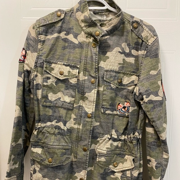 Barely used Gap camouflage Women’s jacket - Picture 2 of 3